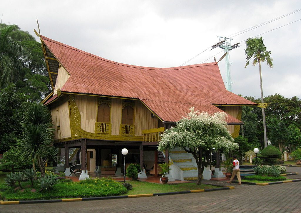 salah satu contoh rumah adat sumatera