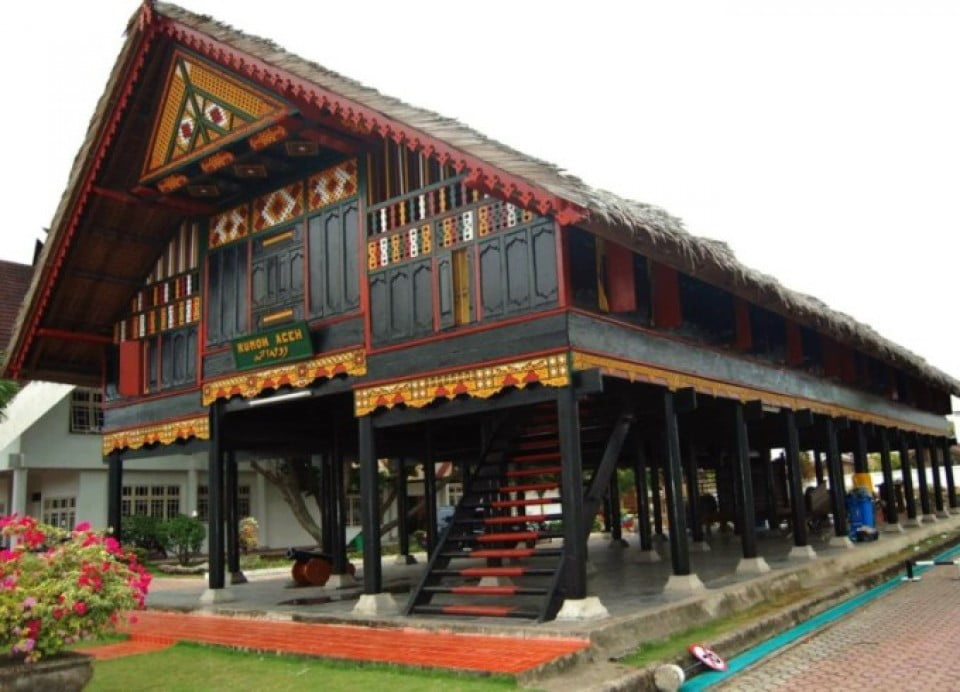 Rumah adat sumatera