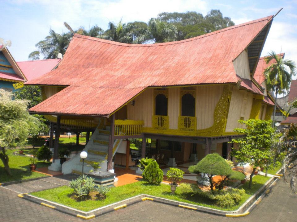 contoh rumah adat sumatera