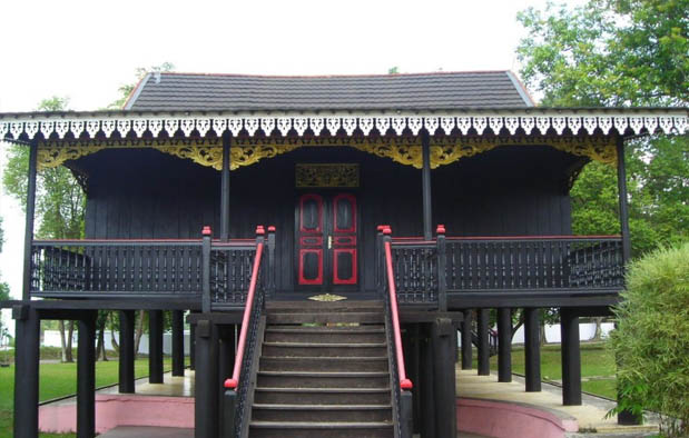 salah satu contoh rumah adat sumatera