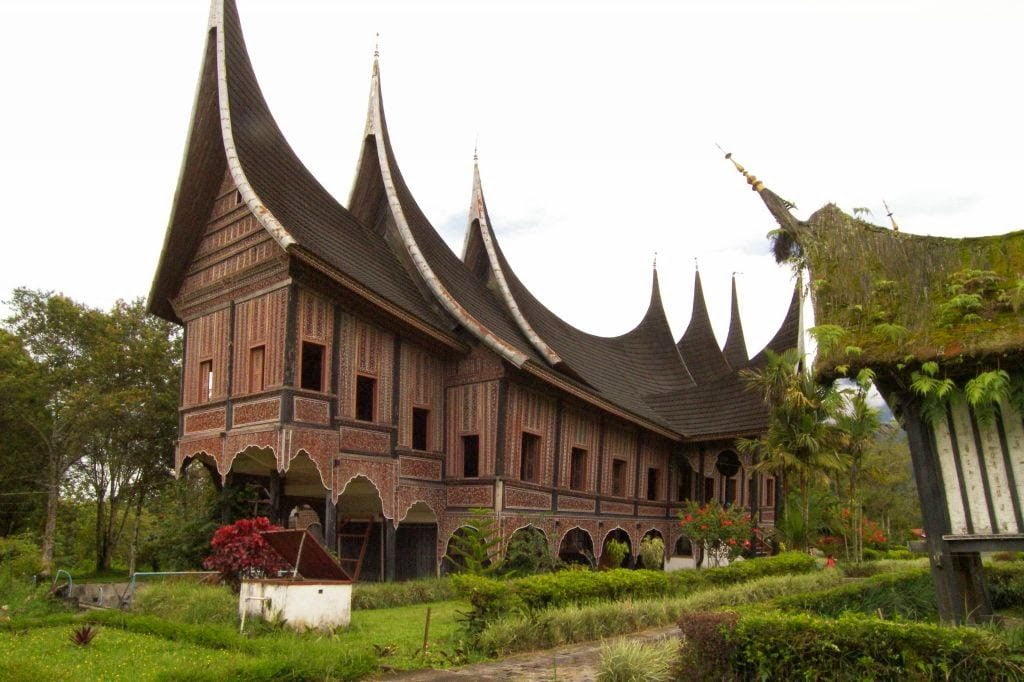 salah satu contoh rumah adat sumatera adalah rumah gadang
