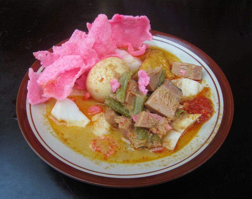 makanan khas betawi - lontong sayur